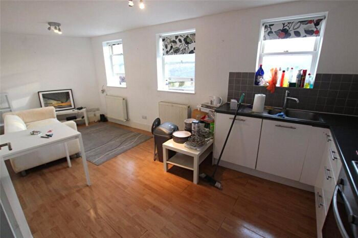 2 Bedroom Apartment To Rent In Courthill Road, Lewisham, London, SE13