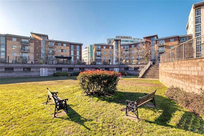 2 Bedroom Apartment For Sale In Kelvin Gate, Bracknell, Berkshire, RG12
