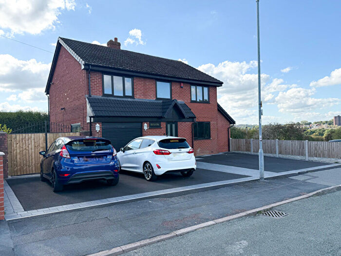 4 Bedroom Detached House For Sale In Kettering Drive, Eaton Park, Stoke-on-Trent, ST2