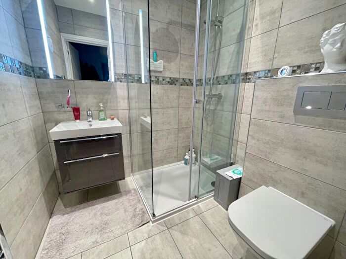 3 Bedroom Detached Bungalow For Sale In Mayfield Road, Luton, Bedfordshire, LU2