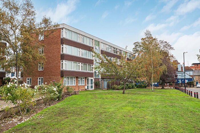 3 Bedroom Flat For Sale In Atherton Court Eton, SL4