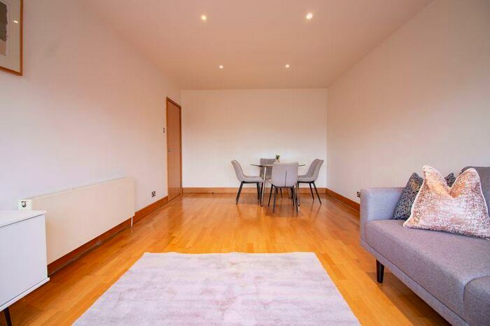 2 Bedroom Flat To Rent In Kingsley Mews, Wapping, E1W