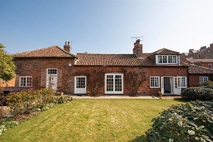 4 Bedroom Cottage To Rent In Church Street, Goldsborough, HG5