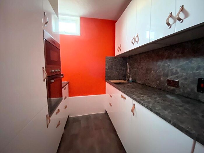 2 Bedroom Apartment To Rent In South Street, Eastbourne, BN21