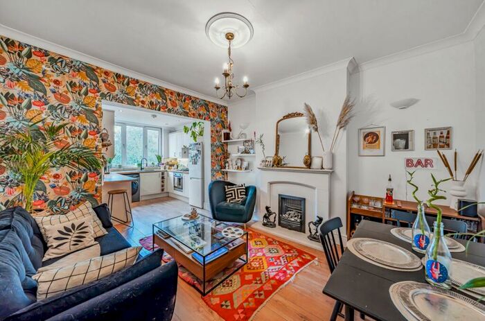 4 Bedroom Flat To Rent In Courthill Road London, SE13