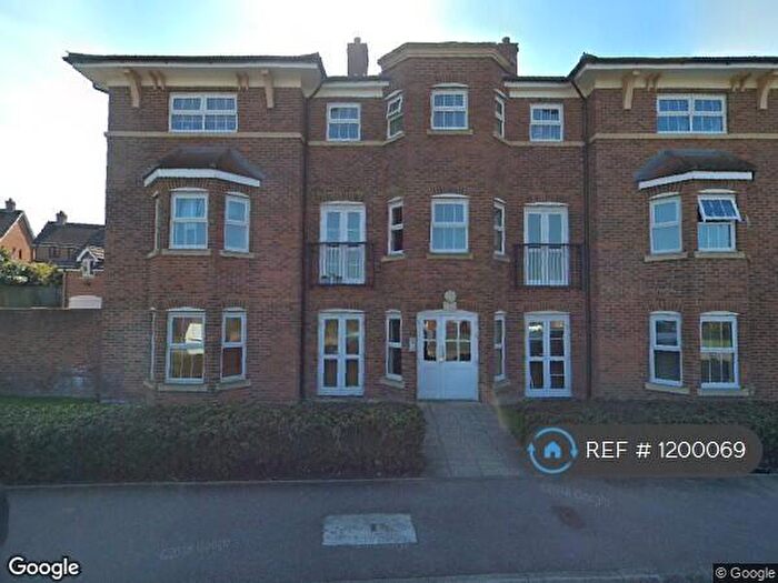 3 Bedroom Flat To Rent In St Martin's Court, Bickley, BR1