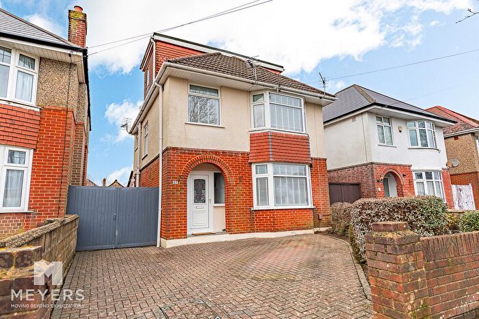 4 Bedroom Detached House For Sale In Broughton Avenue, Bournemouth, BH10