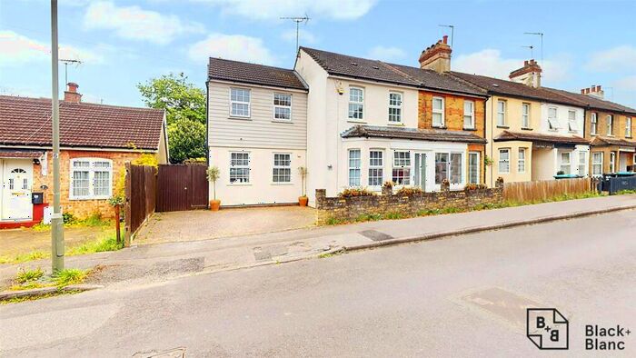 5 Bedroom End Of Terrace House To Rent In Milton Road, Caterham, CR3