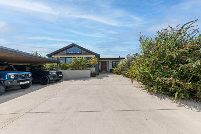 3 Bedroom Link Detached House For Sale In Sunnyridge Avenue, Marford, Wrexham, LL12