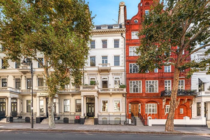 3 Bedroom Flat For Sale In Queen's Gate, London, SW7