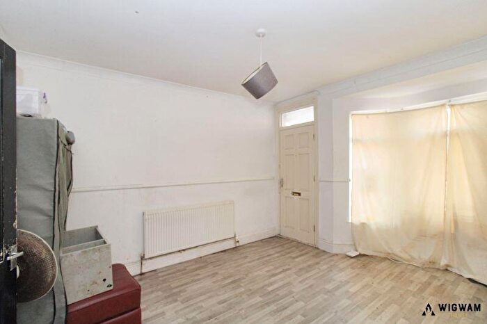 2 Bedroom End Of Terrace House For Sale In Perth Street West, Hull, HU5