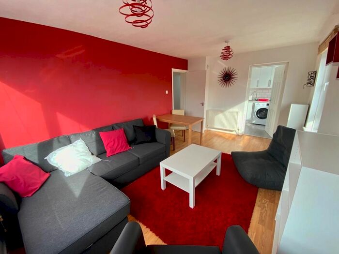 1 Bedroom Flat To Rent In Carnegie Court, Edinburgh, EH8