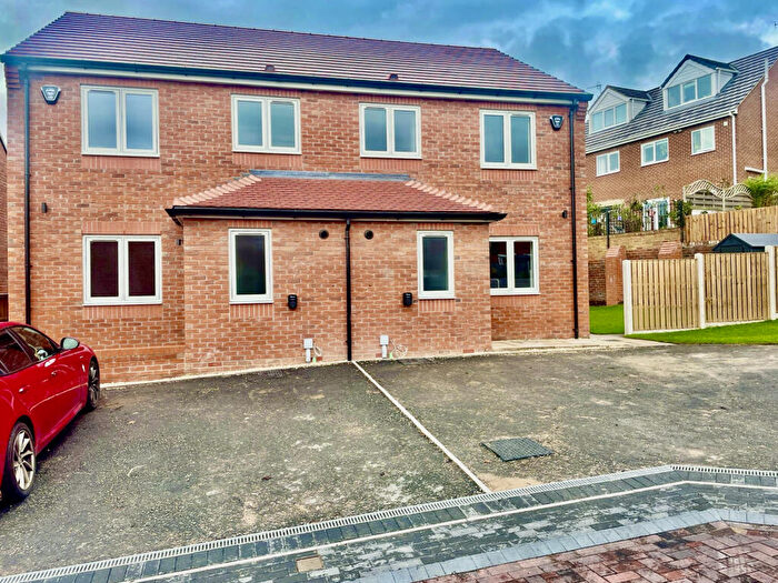 3 Bedroom Semi-Detached House To Rent In The Hawthorns, Hemingfield, Barnsley, S73