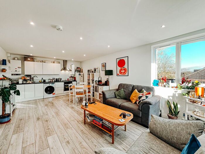 2 Bedroom Flat To Rent In Pitcairn Road, Mitcham, CR4