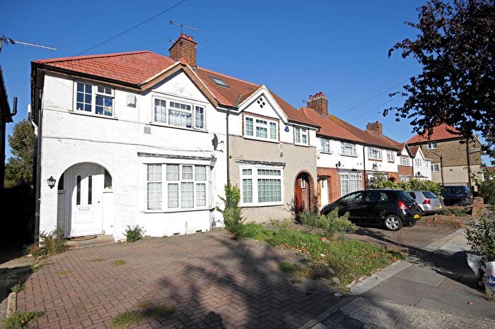 4 Bedroom Semi Detached House To Rent In The Crossways, Hounslow, TW5