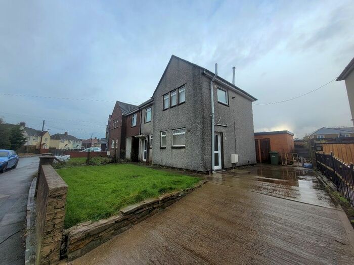 3 Bedroom Semi-Detached House To Rent In Bevan Crescent, Blackwood, NP12