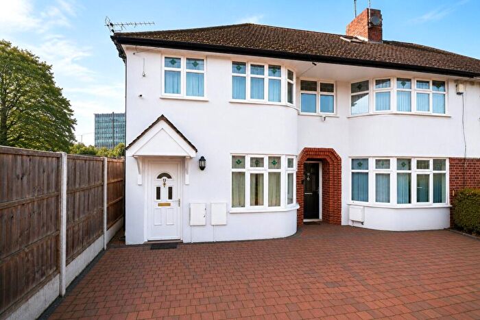 House Of Multiple Occupation To Rent In Oriental Road, Woking, Surrey, GU22