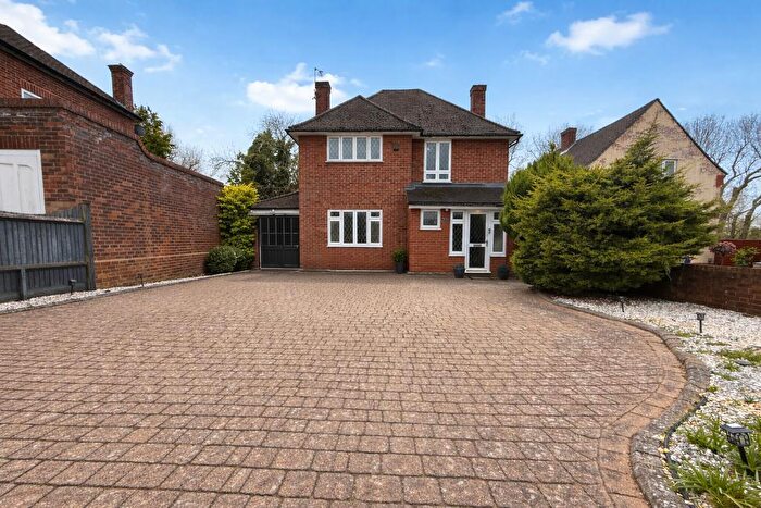 3 Bedroom Detached House For Sale In Honeygate, Old Bedford Road Area, Luton, Bedfordshire, LU2