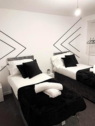 3 Bedroom House To Rent In South Eighth Street, Milton Keynes, Buckinghamshire, MK9