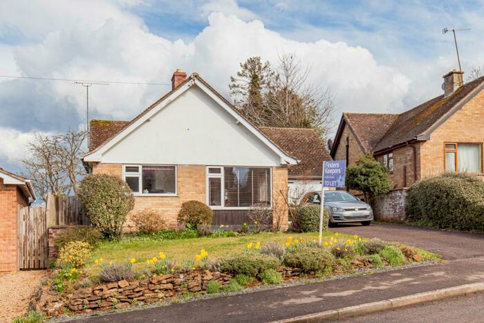 3 Bedroom Detached Bungalow To Rent In Danvers Road, Broughton, OX15