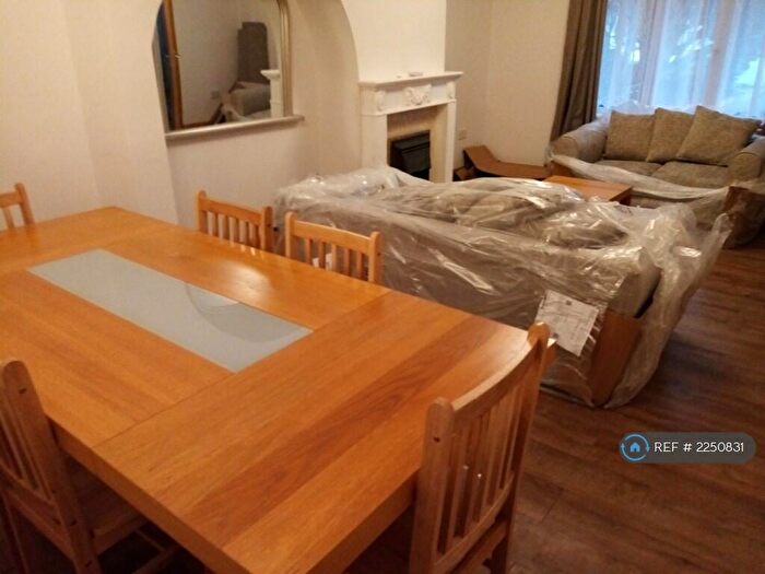 4 Bedroom End Of Terrace House To Rent In Monmouth Road, Dagenham, RM9