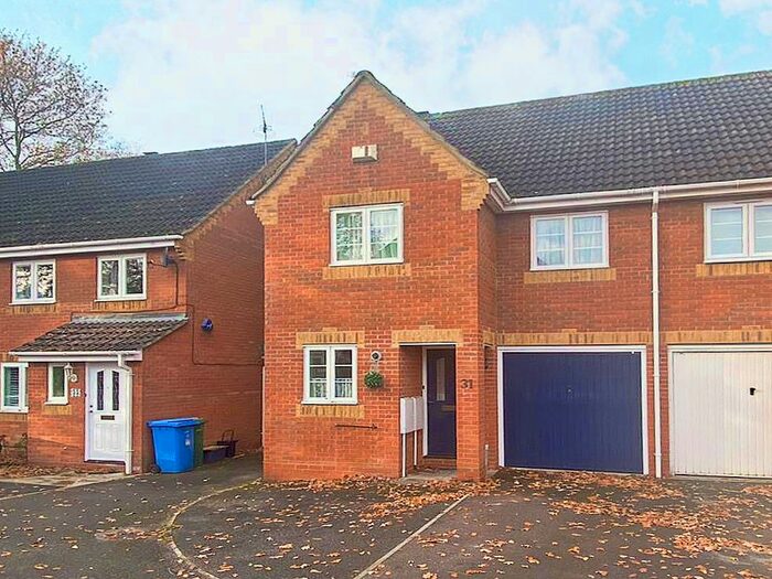 3 Bedroom Semi-Detached House To Rent In Southern Way, Farnborough GU14
