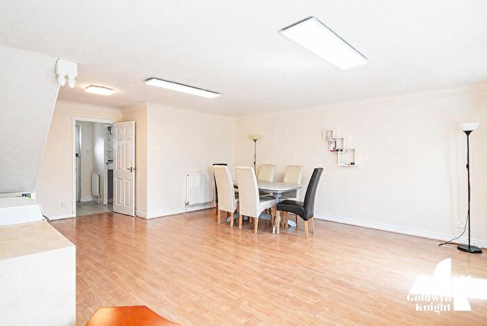 3 Bedroom Terraced House To Rent In Basevi Way, London, SE8
