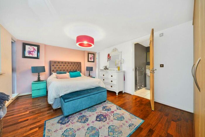 2 Bedroom Flat To Rent In Aura Court, Peckham Rye, London, SE15