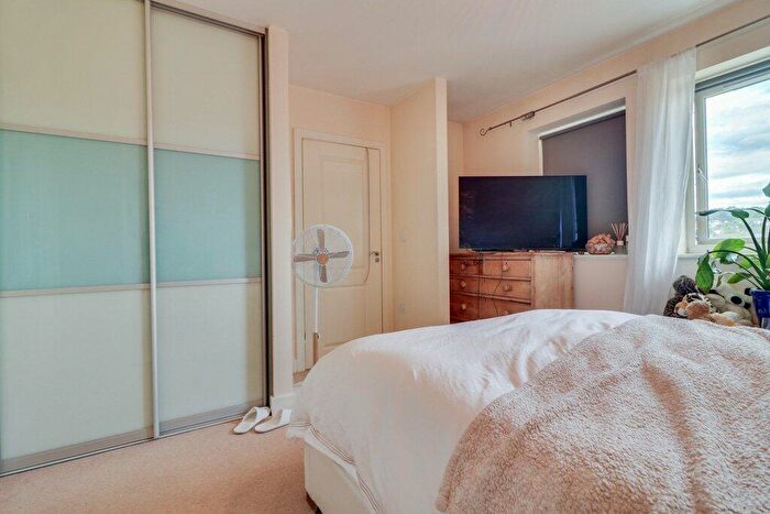 2 Bedroom Flat For Sale In Cornmill View, Horsforth, Leeds, West Yorkshire, LS18