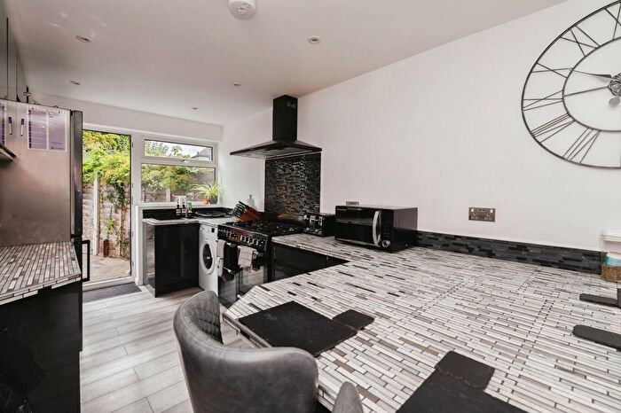 3 Bedroom Terraced House For Sale In Salesbury Drive, Billericay, Essex, CM11