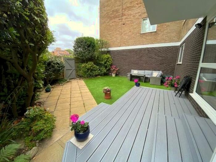 2 Bedroom Flat To Rent In Wimborne Road, Winton, Bournemouth, BH2