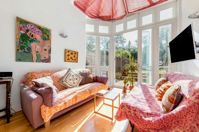 1 Bedroom Flat To Rent In Lambert Road, London, SW2