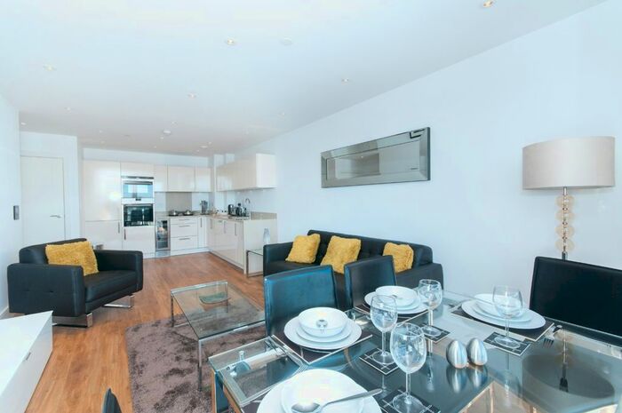 2 Bedroom Flat To Rent In Gillespie House, Queensland Terrace, Islington, N7