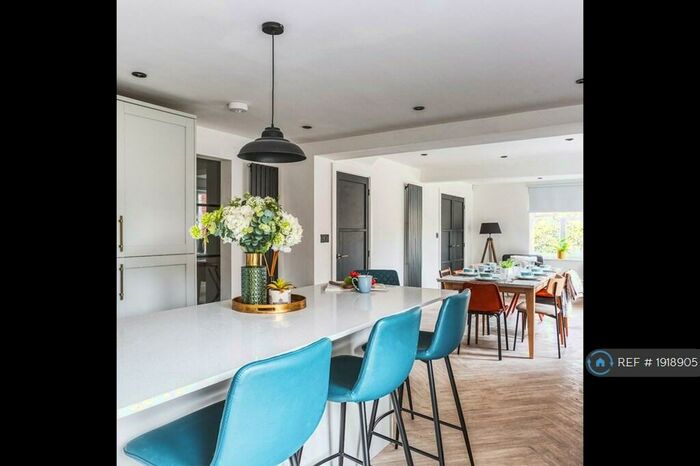 6 Bedroom Detached House To Rent In Lychgate Close, Oakwood, Derby, DE21