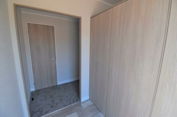2 Bedroom Detached Bungalow For Sale In Ridgeway Park Resort, Manorbier, SA70