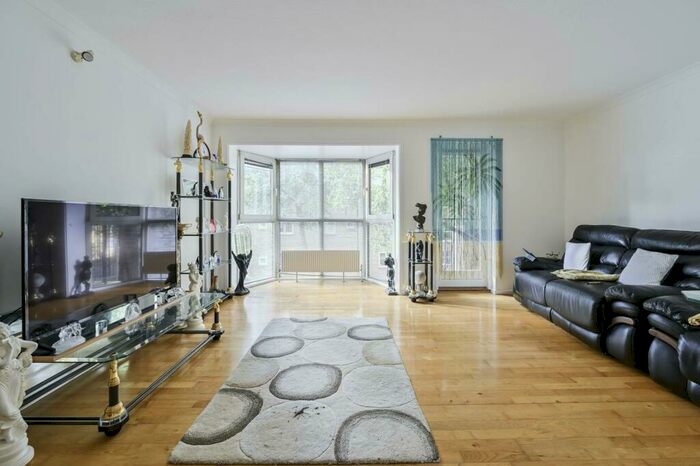 4 Bedroom Flat To Rent In Queen Of Denmark Court, Canada Water, London, SE16