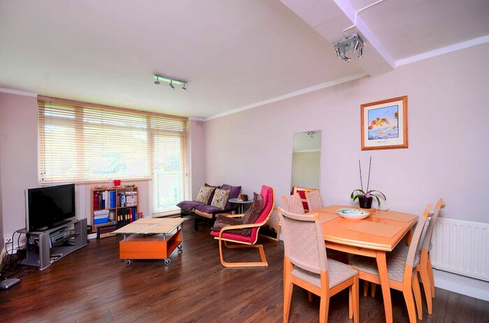 2 Bedroom Flat To Rent In Park Hill, Clapham Park, London, SW4