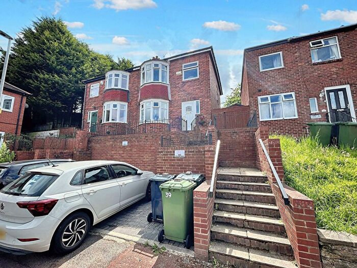 3 Bedroom Semi-Detached House For Sale In Mount Grove, Dunston, Gateshead, NE11