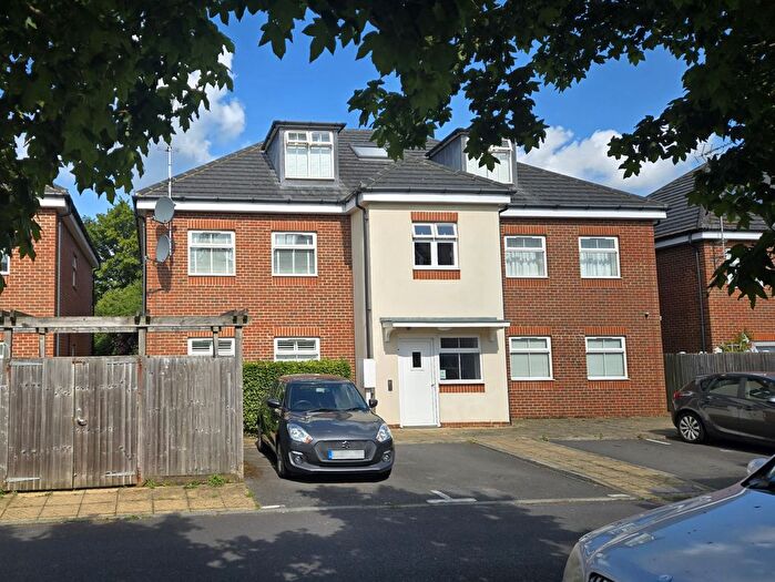 1 Bedroom Flat For Sale In Laurel Gardens, Surrey, Ashford, TW15