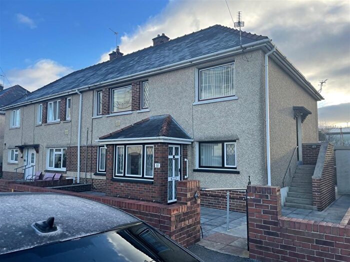2 Bedroom Flat To Rent In Heol Wallasey, Ammanford, SA18