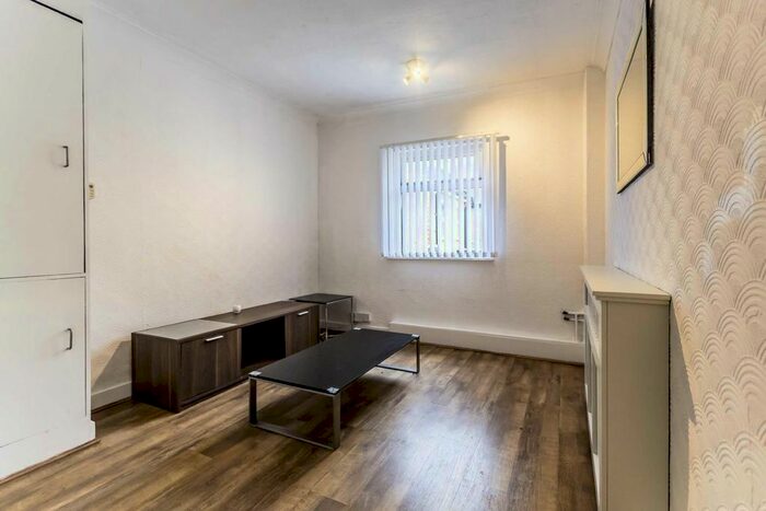 1 Bedroom Flat To Rent In Twickenham Road, Isleworth, TW7