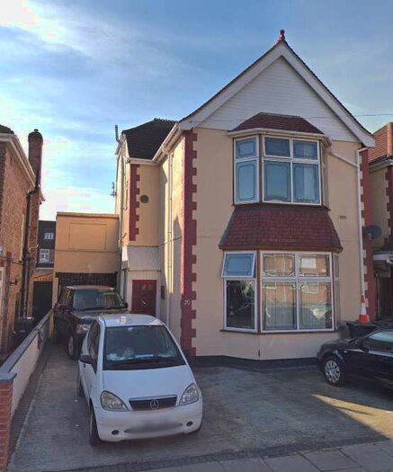3 Bedroom Semi-Detached House To Rent In Greenford Avenue, Southall, UB1