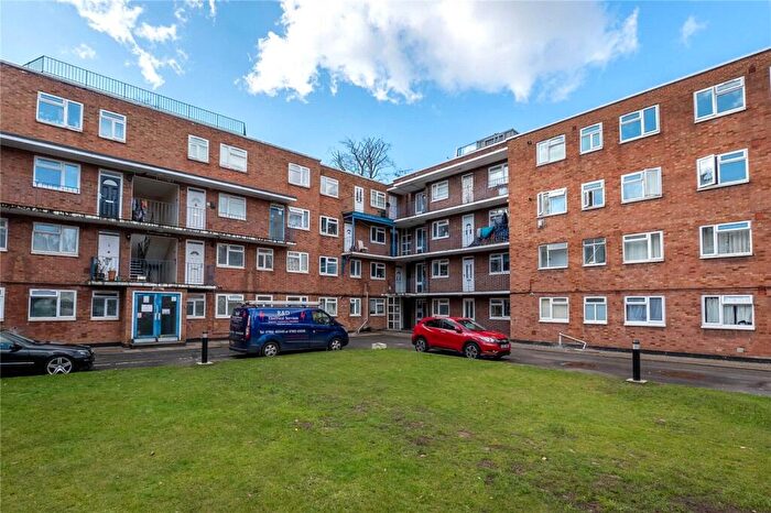 Apartment For Sale In Viceroy Court, Dunstable, Bedfordshire, LU6