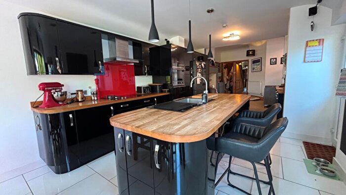 4 Bedroom Detached House For Sale In Kings Road West, Swanage, Dorset, BH19 - Photo 8