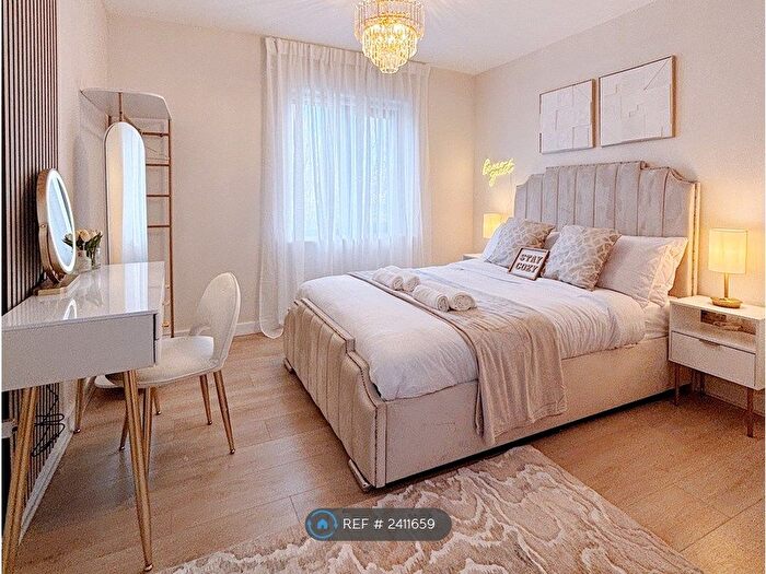 2 Bedroom Flat To Rent In Bouverie Court, Leeds, LS9