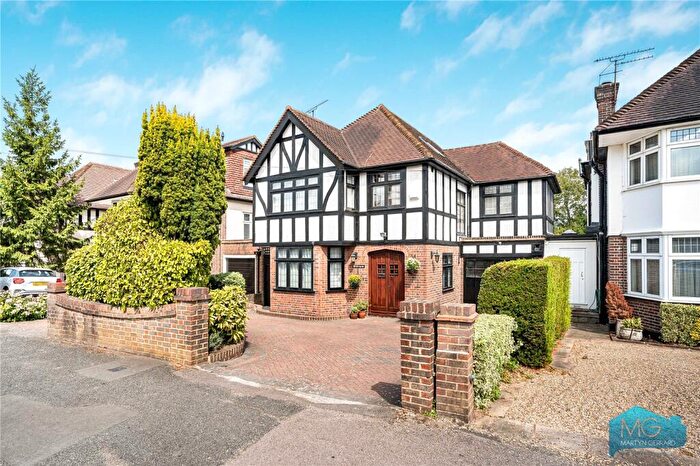 5 Bedroom Detached House For Sale In The Ridgeway, London, NW7