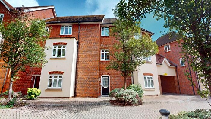2 Bedroom Flat For Sale In Penlon Place, Abingdon, OX14