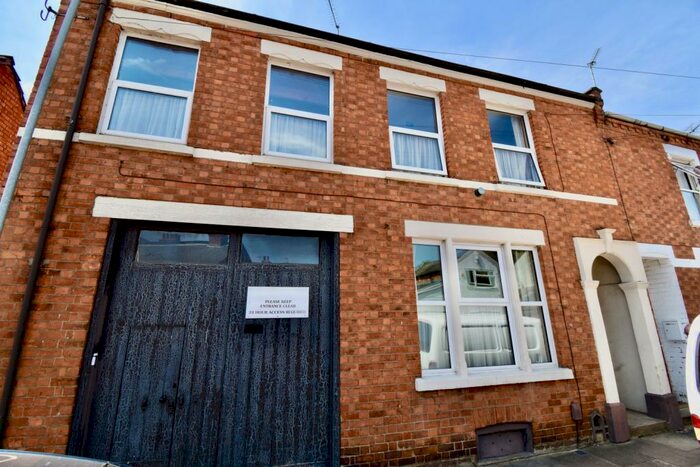 1 Bedroom Ground Flat To Rent In Flat Roe Road, Northampton, NN1