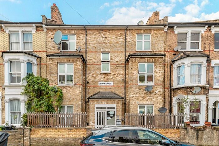 1 Bedroom Flat To Rent In Davisville Road, London, W12