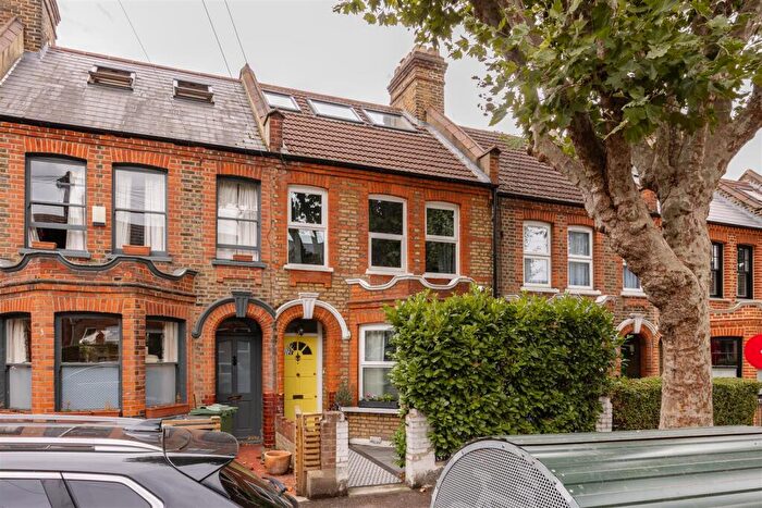4 Bedroom House For Sale In Lloyd Road, Walthamstow, E17